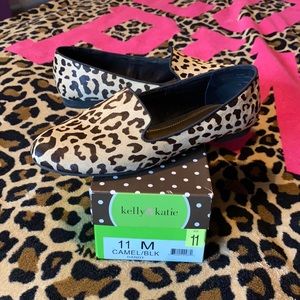 Leopard round toe flats by Kelly & Katie Sz 11